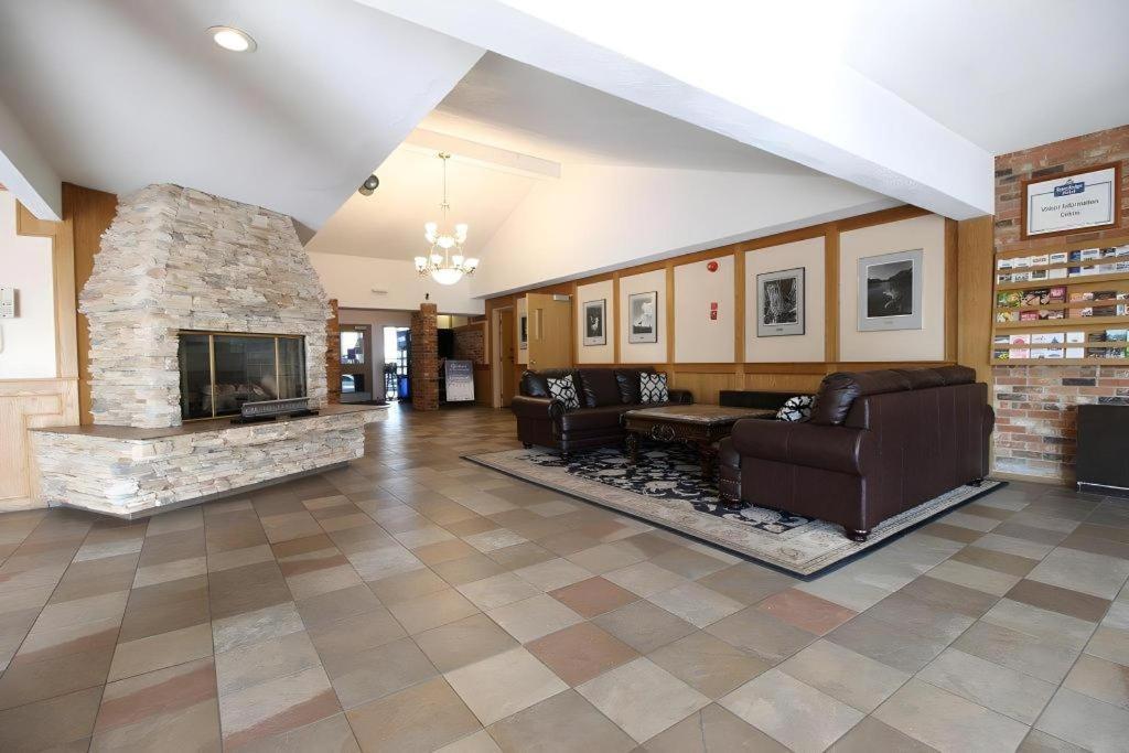 Medicine Hat Inn & Suites Zewnętrze zdjęcie