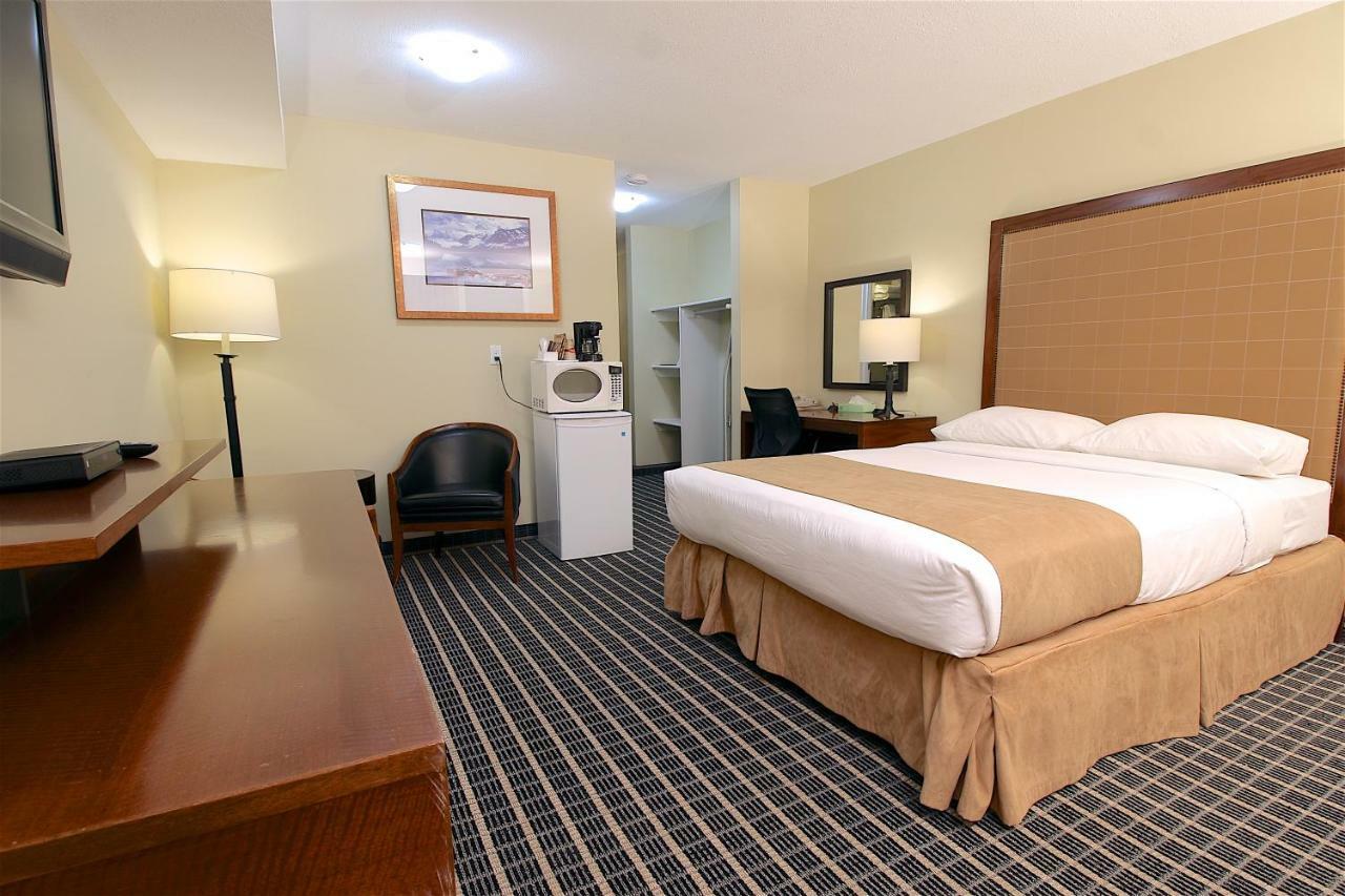 Medicine Hat Inn & Suites Zewnętrze zdjęcie