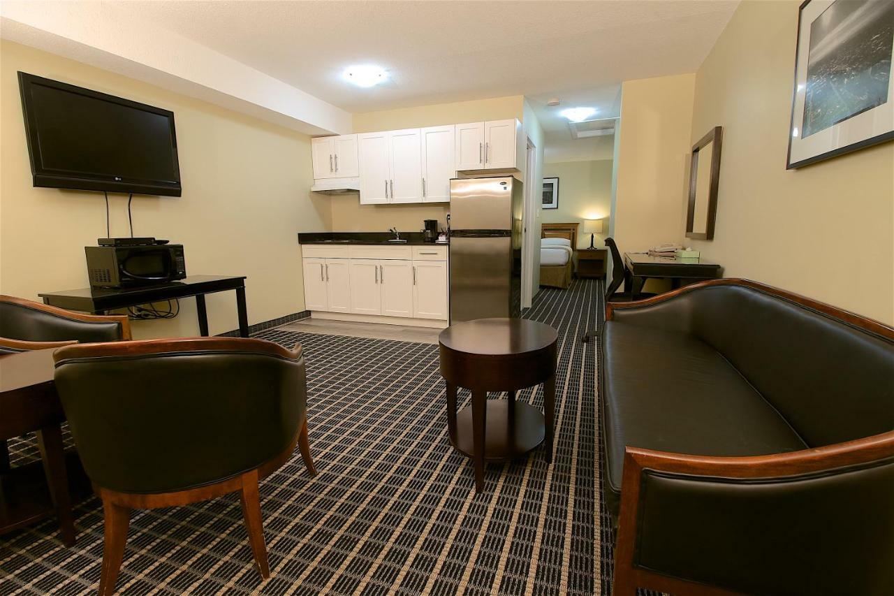 Medicine Hat Inn & Suites Zewnętrze zdjęcie